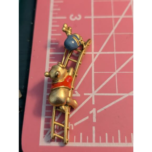 Disney Pooh Bear Climbing Ladder to Honey Pot Red & Blue Enamel Gold Tone Pin - Picture 2 of 4
